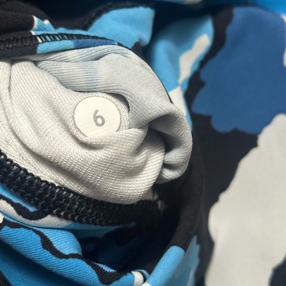 Lululemon Wunder Under Pant (Hi-Rise)
Boom Bloom Beach Blanket Blue Ice Milk 6 - Picture 6 of 8